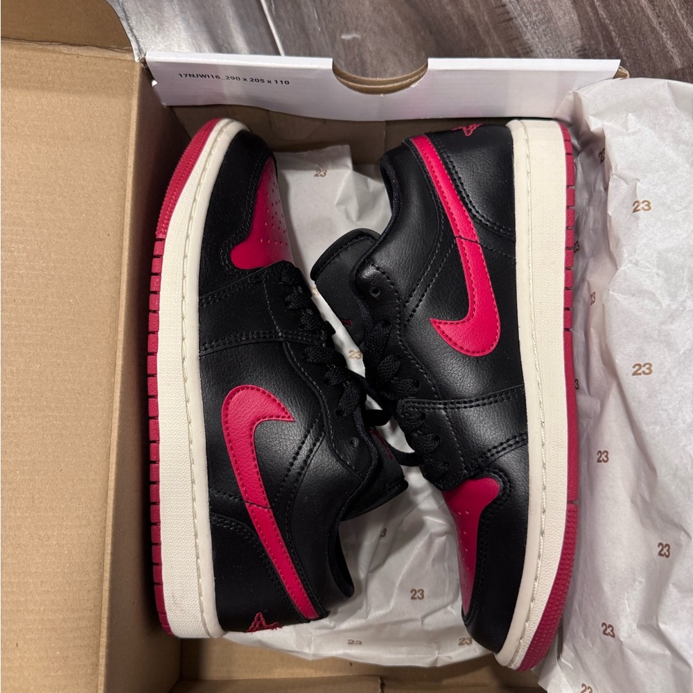 Jordan Air Jordan 1 Low - Red and White perfect condition.